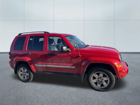 Used 2005 Jeep Liberty Limited image 2
