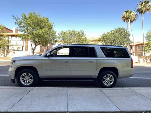 Used 2019 Chevrolet Suburban LT AWD/4WD image 5