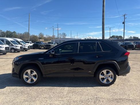 Used 2021 Toyota RAV4 XLE Premium image 5