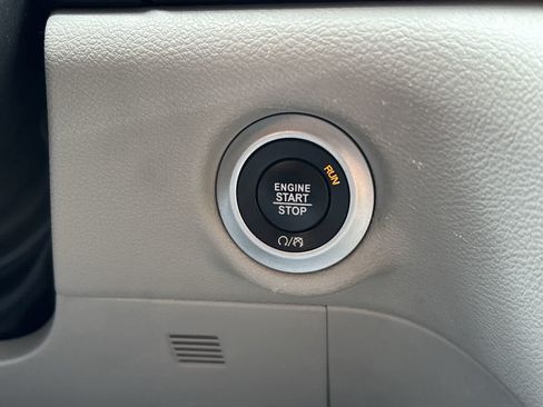 Used 2020 Chrysler Voyager Lxi FWD image 19