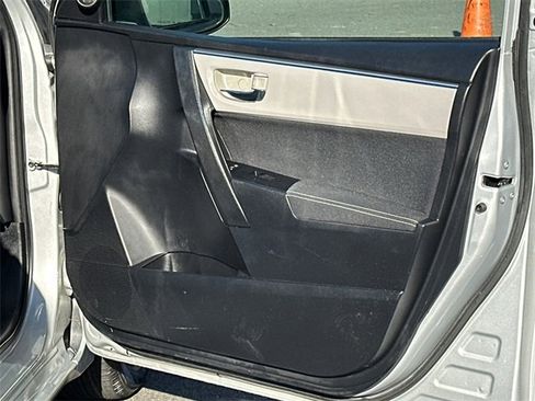 Used 2014 Toyota Corolla LE image 9