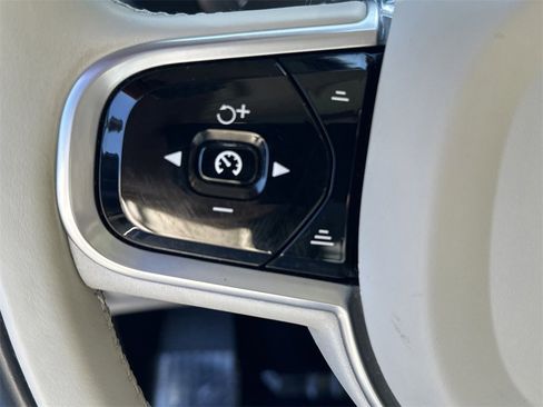 Used 2021 Volvo XC90 T5 Momentum w/ Protection Package Premier image 18