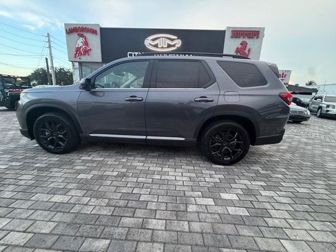 Used 2025 Honda Pilot Touring image 5