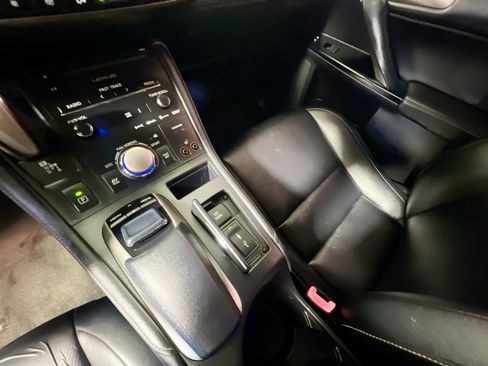 Used 2015 Lexus CT 200h w/ Navigation Package image 18