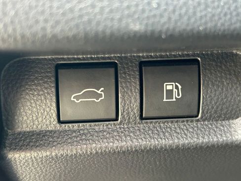 Used 2023 Toyota Crown Platinum image 25