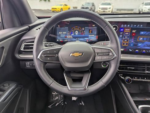 Used 2025 Chevrolet Traverse LT w/ Sun and Wheel Package image 25