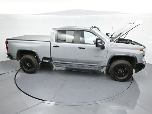 Used 2025 Chevrolet Silverado 2500 ZR2 w/ Technology Package AWD/4WD image 40