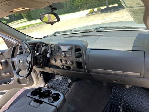 Used 2011 Chevrolet Silverado 1500 LT w/ Interior Plus Package AWD/4WD image 20