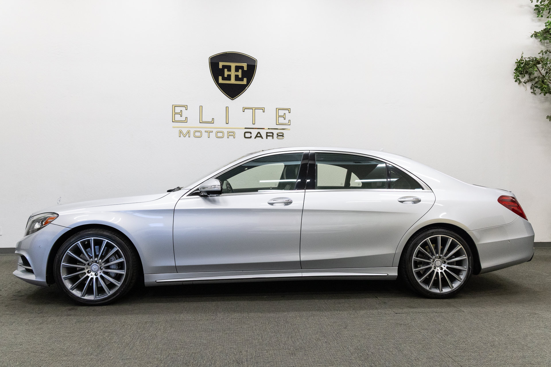 Used 2016 Mercedes-Benz S 550 Sedan image 2