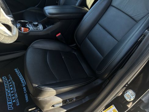 Used 2023 GMC Terrain SLT w/ Infotainment Package II image 20