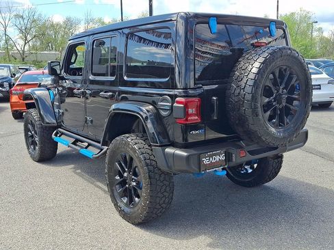 Used 2023 Jeep Wrangler Unlimited Sahara w/ Cold Weather Group AWD/4WD image 7