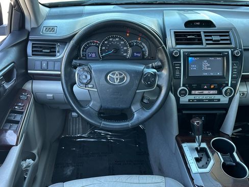 Used 2013 Toyota Camry XLE w/ Leather Pkg FWD image 29