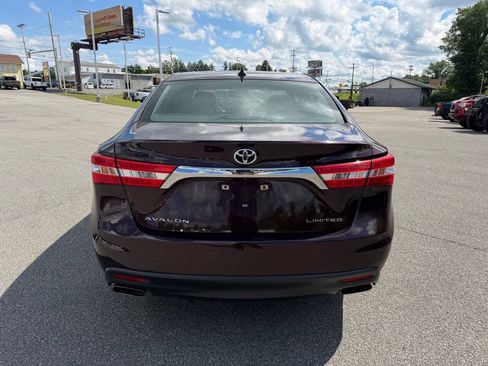 Used 2013 Toyota Avalon Limited w/ Technology Pkg FWD image 4