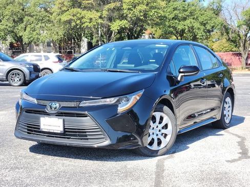 Used 2026 Toyota Corolla LE FWD image 1