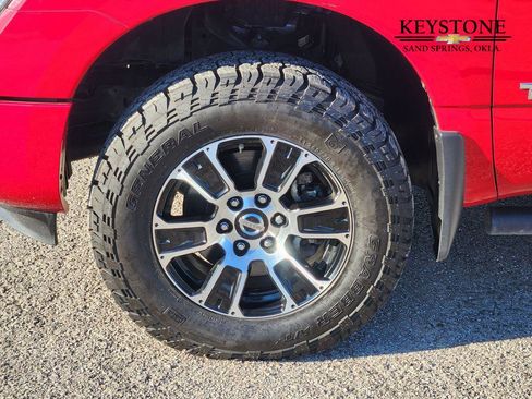 Used 2022 Nissan Titan SV w/ SV Utility Package image 13