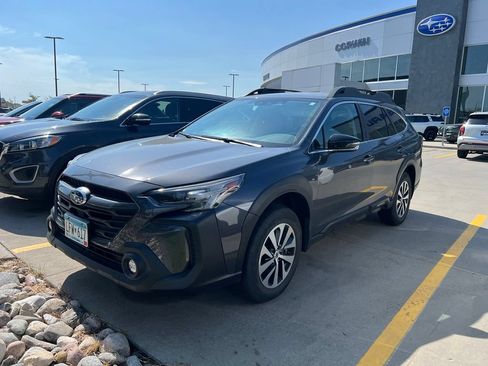Used 2024 Subaru Outback Premium AWD/4WD image 3