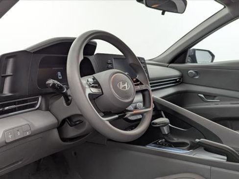 Used 2024 Hyundai Elantra SE FWD image 23