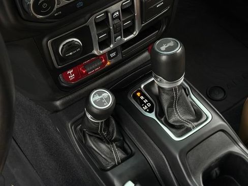 Used 2023 Jeep Wrangler Unlimited Rubicon 4xe w/ Cold Weather Group AWD/4WD image 30