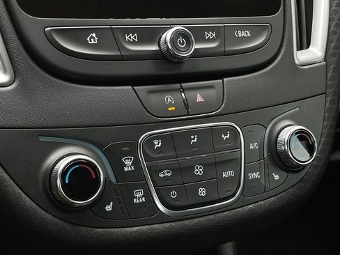 Used 2025 Chevrolet Malibu LT FWD image 18