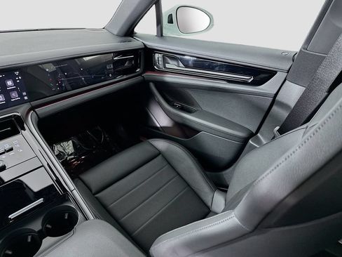 Certified 2025 Porsche Panamera 4S AWD/4WD image 26