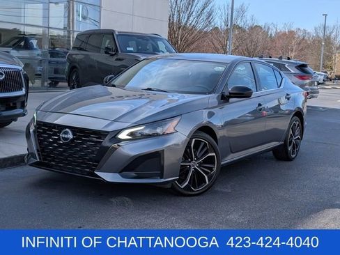 Used 2023 Nissan Altima 2.5 SR image 2