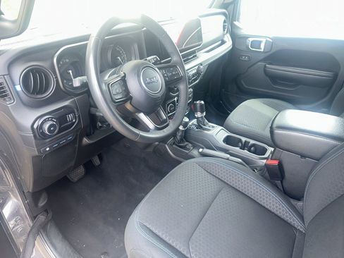 Used 2024 Jeep Wrangler Unlimited Rubicon 4xe AWD/4WD image 4