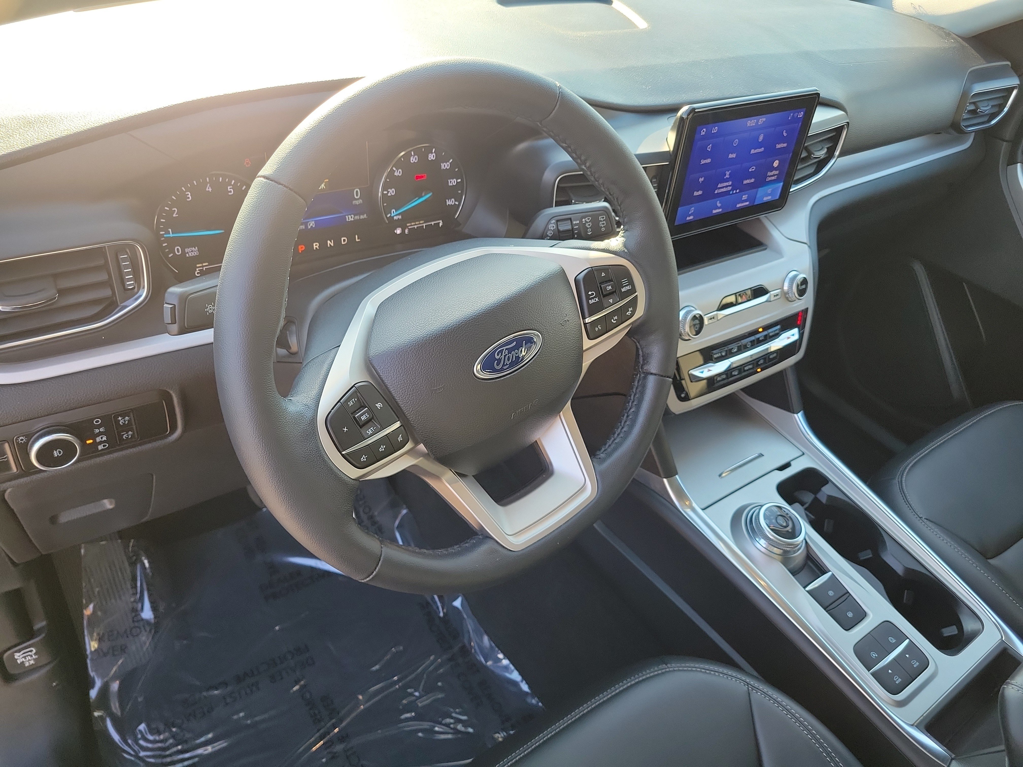 Used 2023 Ford Explorer XLT w/ Equipment Group 202A RWD image 9