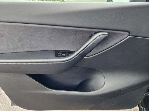 Used 2021 Tesla Model Y Long Range AWD/4WD image 14