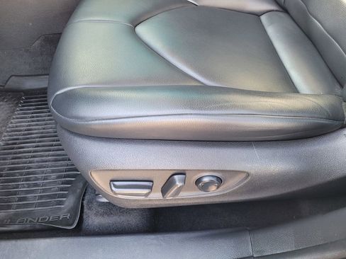 Used 2022 Toyota Highlander XLE image 27