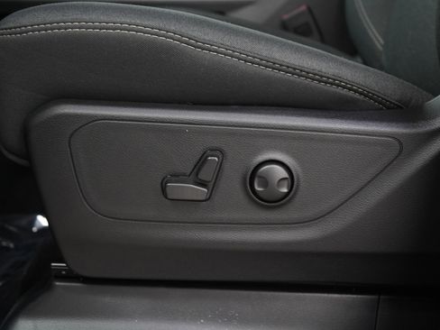 Used 2025 RAM 1500 Big Horn AWD/4WD image 24