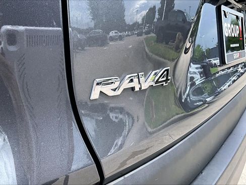 Used 2022 Toyota RAV4 XLE AWD/4WD image 29