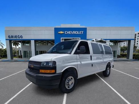 Used 2025 Chevrolet Express 2500 w/ Driver Convenience Package RWD image 4
