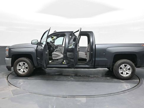 Used 2018 Chevrolet Silverado 1500 LT image 39