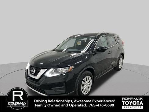 Used 2017 Nissan Rogue S FWD image 1