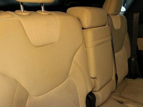 Used 2017 Jeep Cherokee Sport image 14