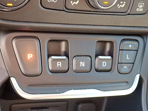 Used 2021 GMC Terrain SLT image 30