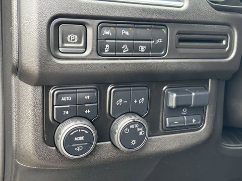 Used 2022 Chevrolet Tahoe Z71 w/ Off-Road Capability Package AWD/4WD image 6