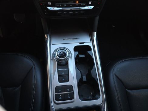 Used 2020 Ford Explorer XLT w/ Equipment Group 202A image 10