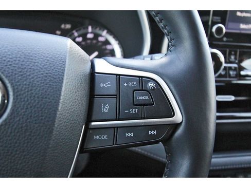 Used 2022 Toyota Highlander Limited FWD image 17
