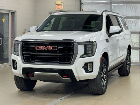 Used 2024 GMC Yukon XL AT4 w/ Technology Package AWD/4WD image 3