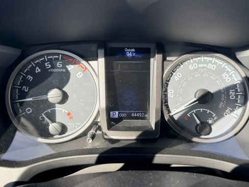 Used 2021 Toyota Tacoma TRD Off-Road w/ Technology Package AWD/4WD image 16