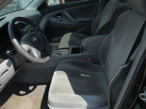 Used 2010 Toyota Camry LE FWD image 26