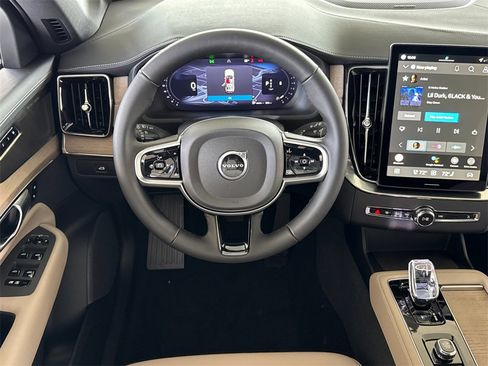 New 2026 Volvo XC90 B6 Plus w/ Protection Package Premier image 13