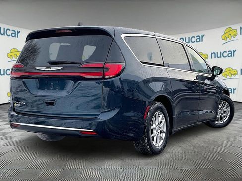 Used 2024 Chrysler Pacifica Touring-L image 6