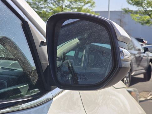 Used 2018 Toyota Highlander SE image 20