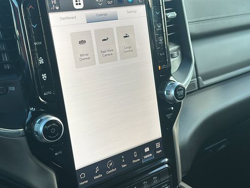 Used 2024 RAM 2500 Laramie w/ Off Road Package image 19