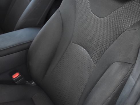 Used 2022 Toyota Prius LE FWD image 16