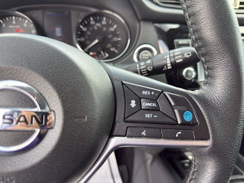 Used 2020 Nissan Rogue SV w/ Premium Package FWD image 29