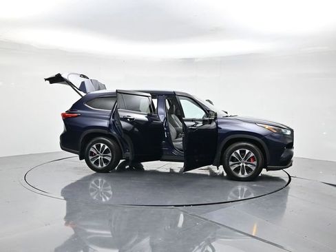 Used 2022 Toyota Highlander XLE image 51