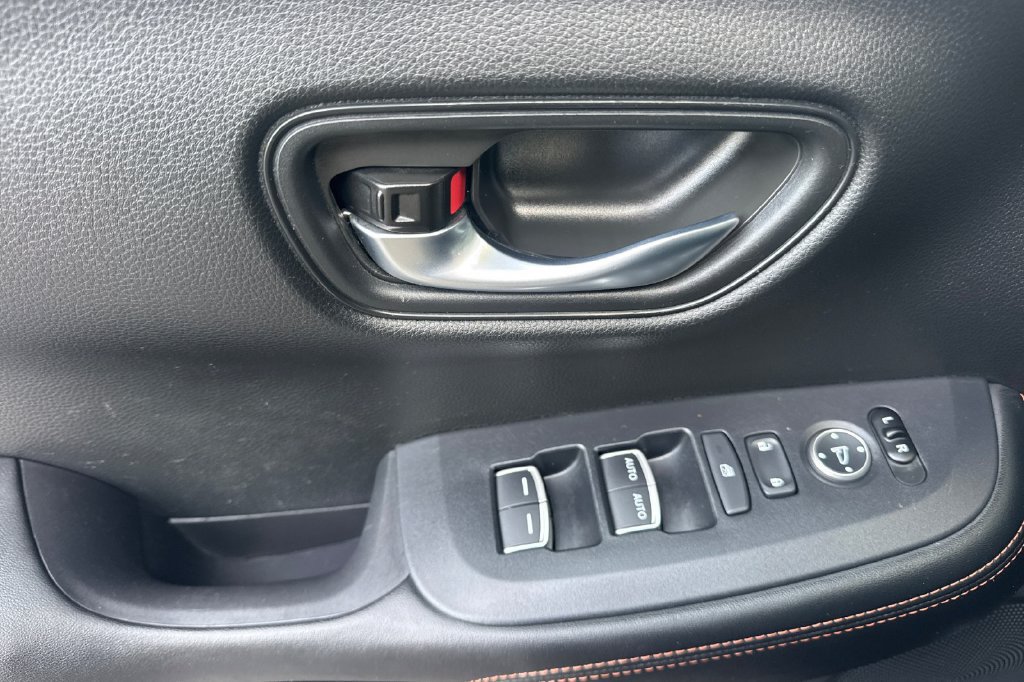 Certified 2025 Honda HR-V Sport image 5